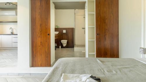 Apartment bathroom 2